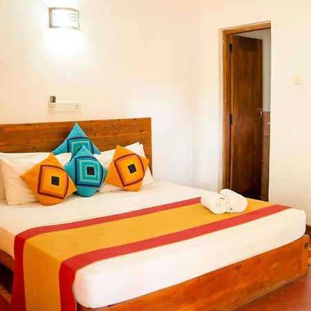 Wild Hut Habarana Bed & Breakfast Екстериор снимка