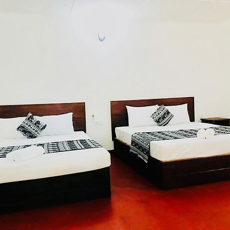Wild Hut Habarana Bed & Breakfast Екстериор снимка