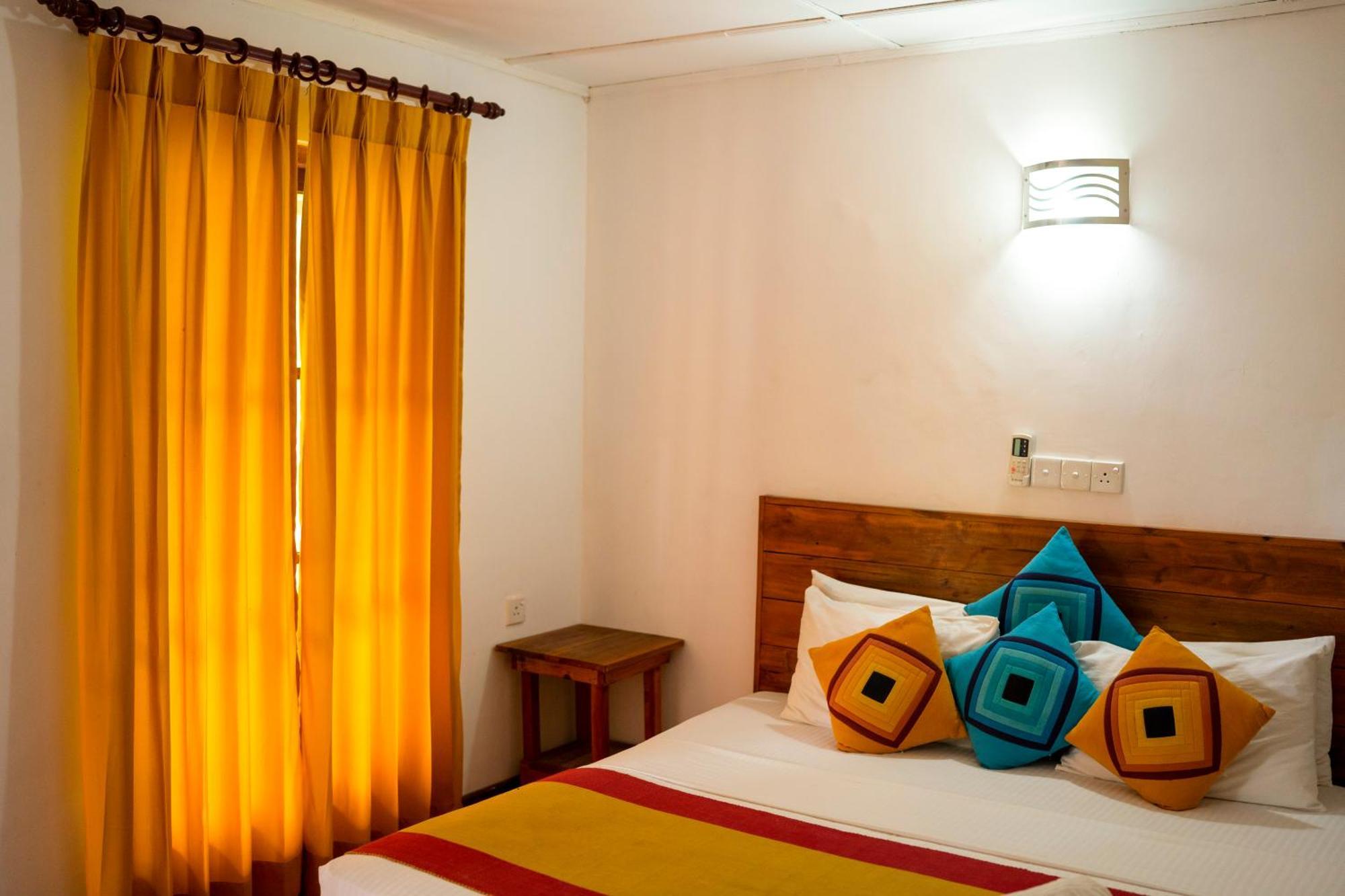 Wild Hut Habarana Bed & Breakfast Екстериор снимка