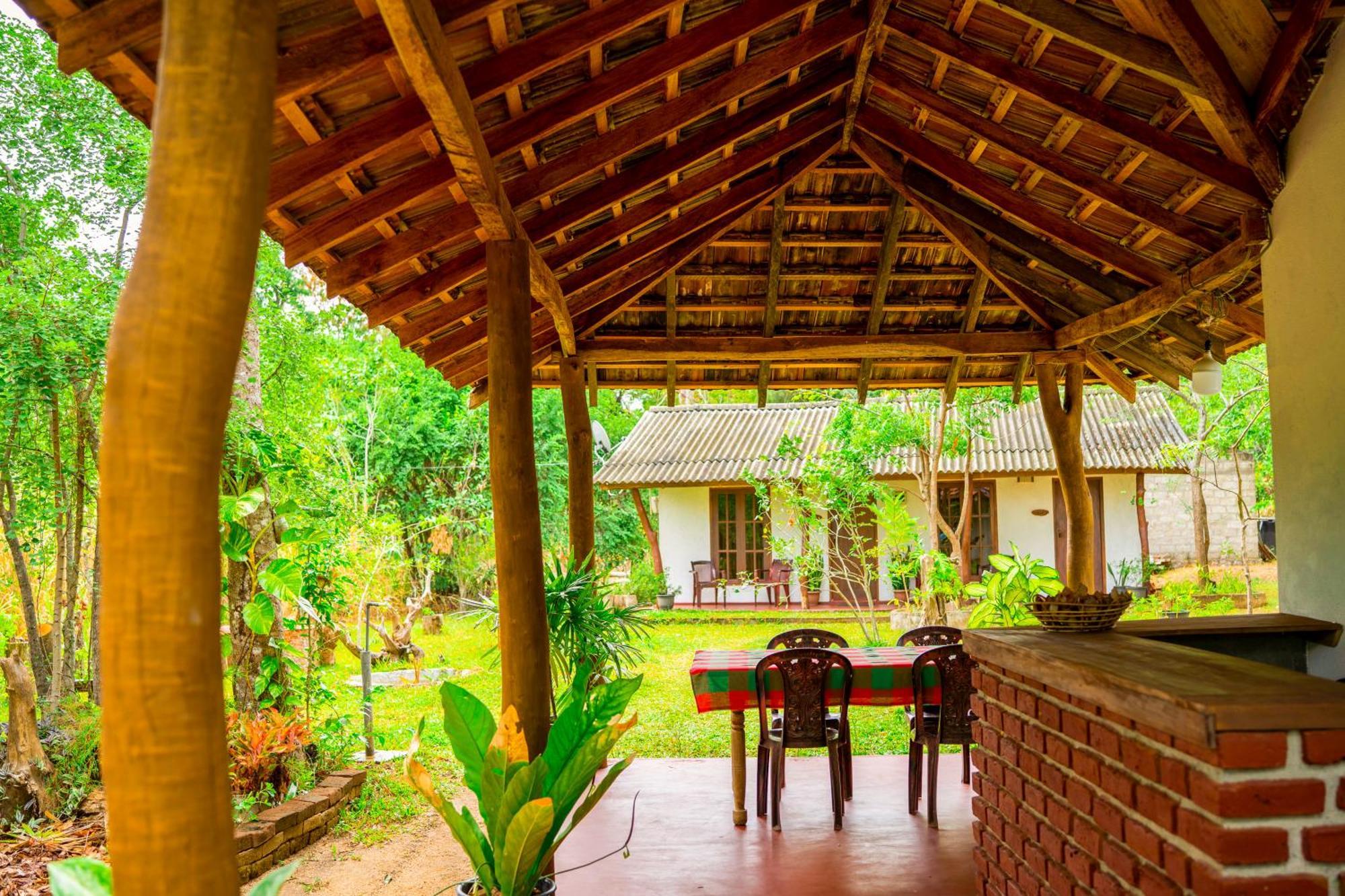 Wild Hut Habarana Bed & Breakfast Екстериор снимка