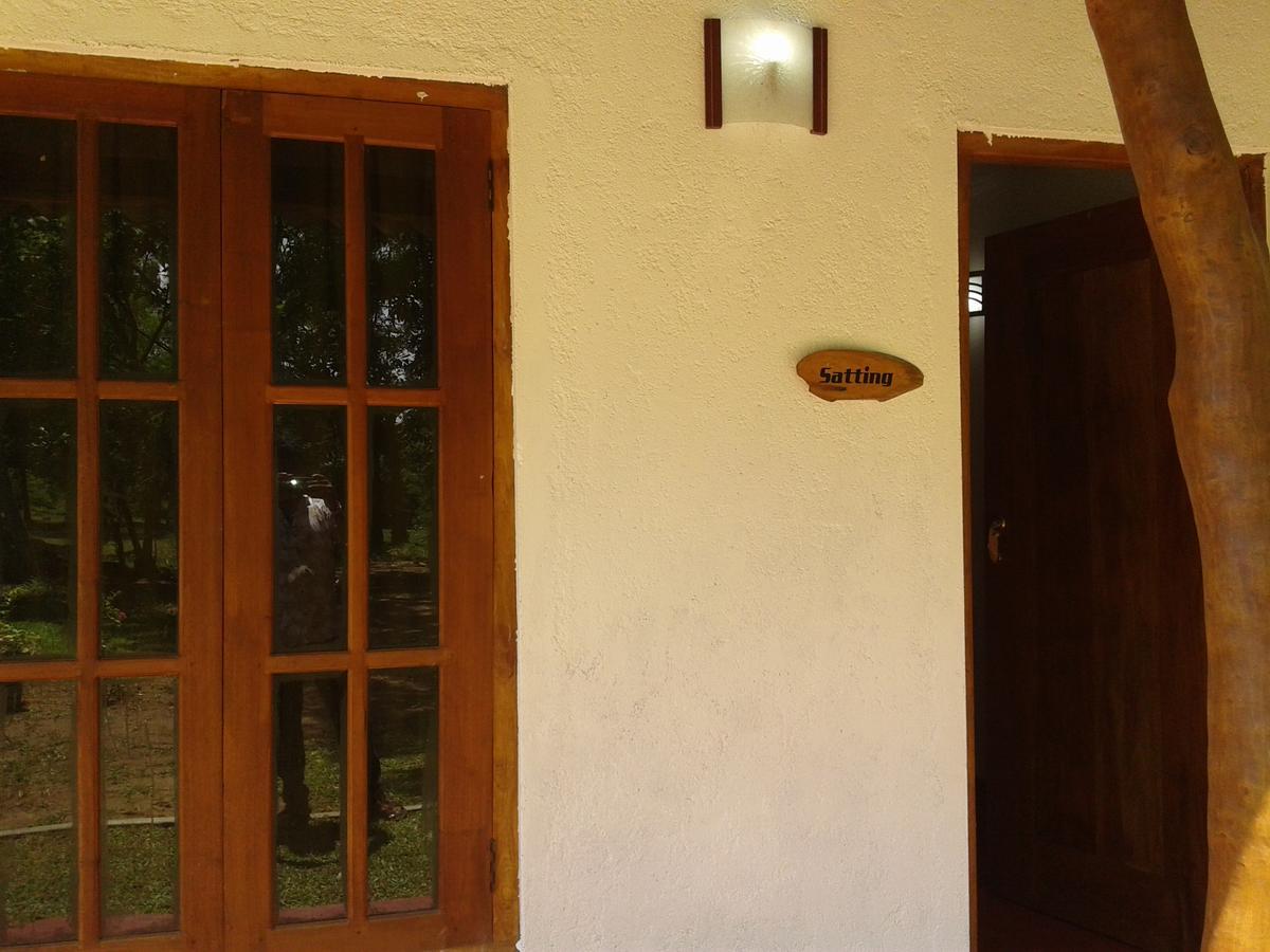 Wild Hut Habarana Bed & Breakfast Екстериор снимка